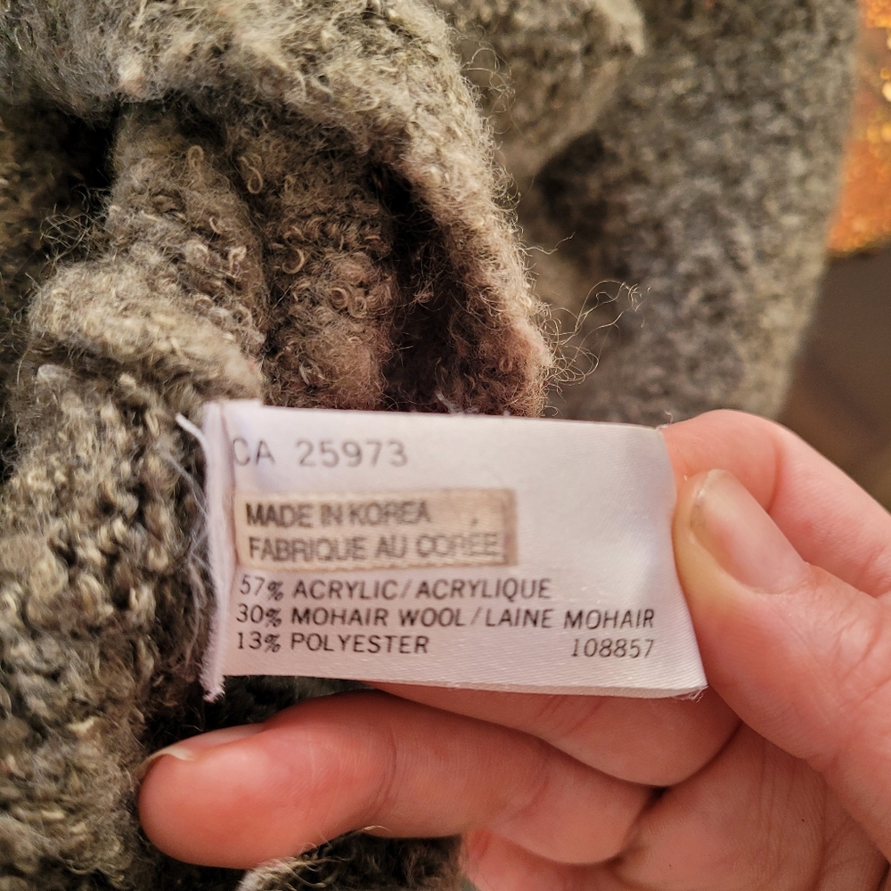 Elegant Green Mohair Blend Turtleneck Sweater - Picture 6 of 6